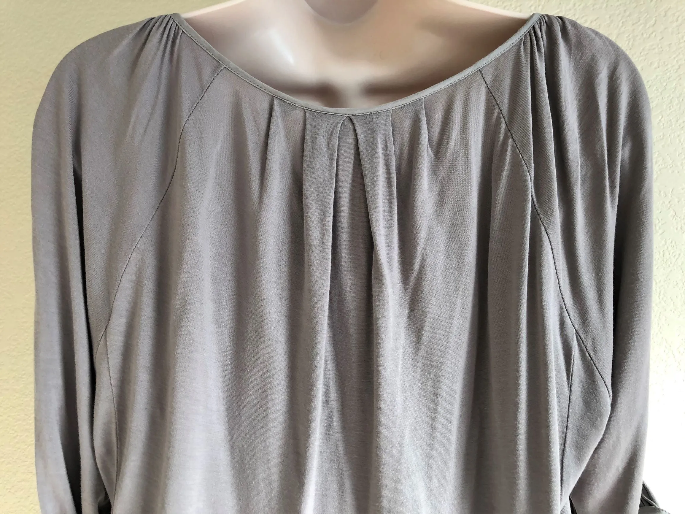 Tiny Anthropologie MEDIUM Gray Top