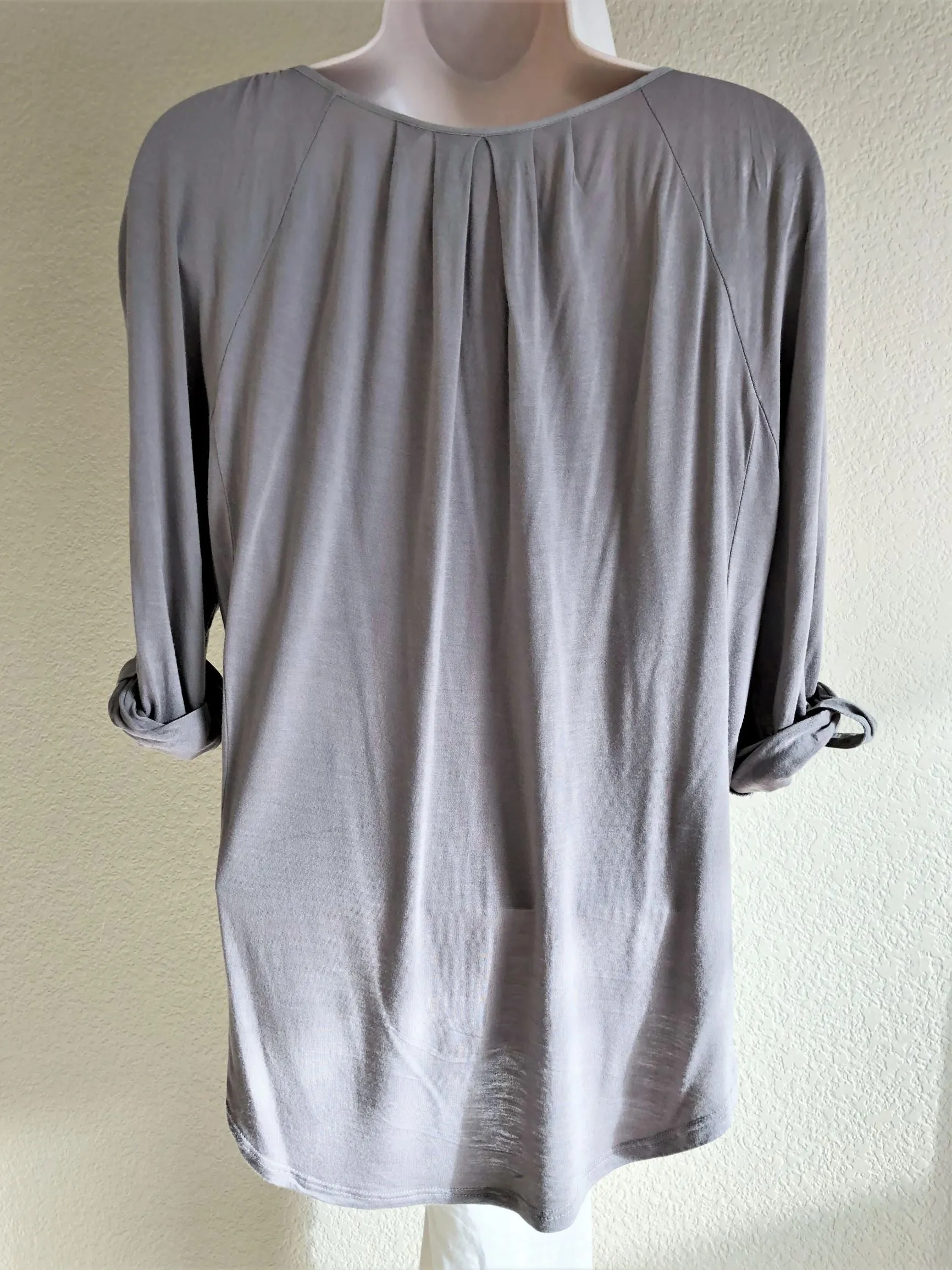 Tiny Anthropologie MEDIUM Gray Top