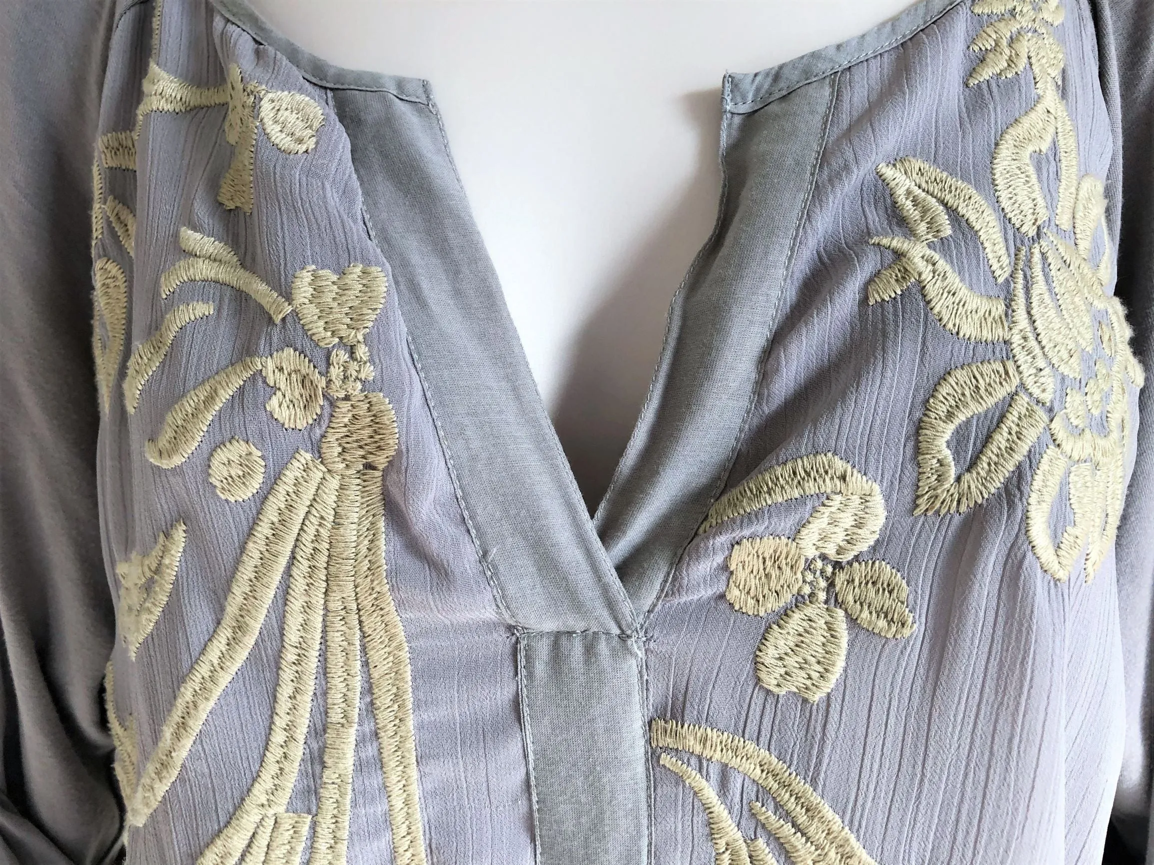 Tiny Anthropologie MEDIUM Gray Top