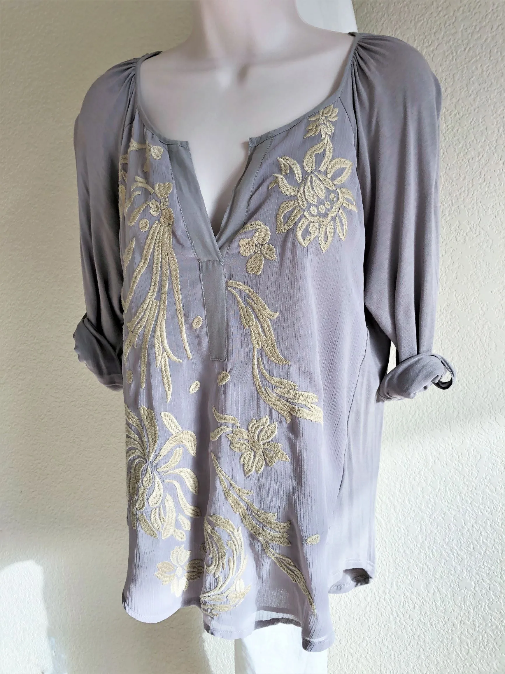 Tiny Anthropologie MEDIUM Gray Top