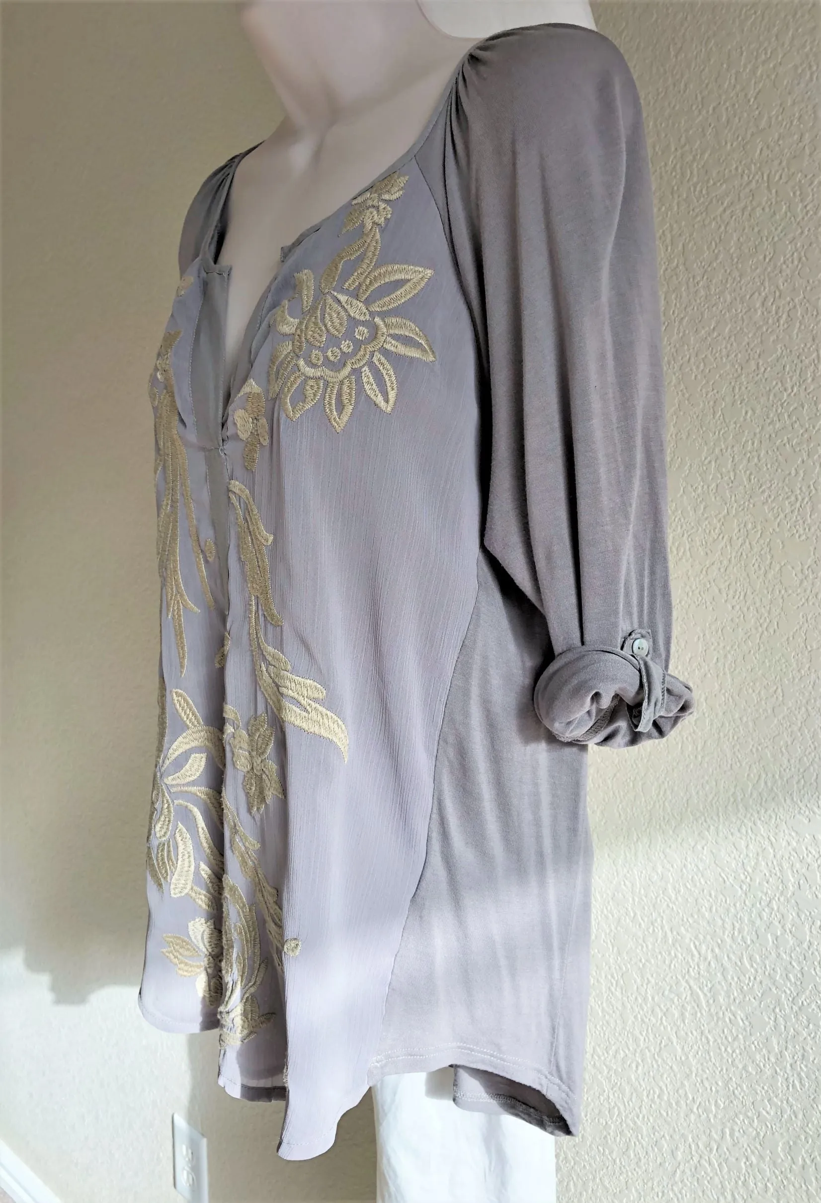 Tiny Anthropologie MEDIUM Gray Top